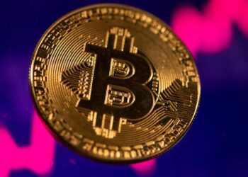 Bitcoin above $60,000 again, rises 1.32% to record $60,555.97