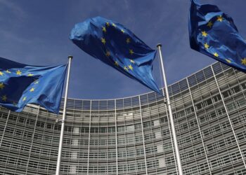 EU to define what makes a ‘green’ investment in transport, industry, buildings -draft