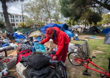Los Angeles could offer thousands of poor residents $1,000 a month, ‘no questions asked’