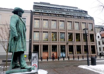 UPDATE 2-Norway’s wealth fund earned $46 billion in Q1 as stocks rose