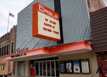 Beyond Oscars glitz, cinemas face uncertain future