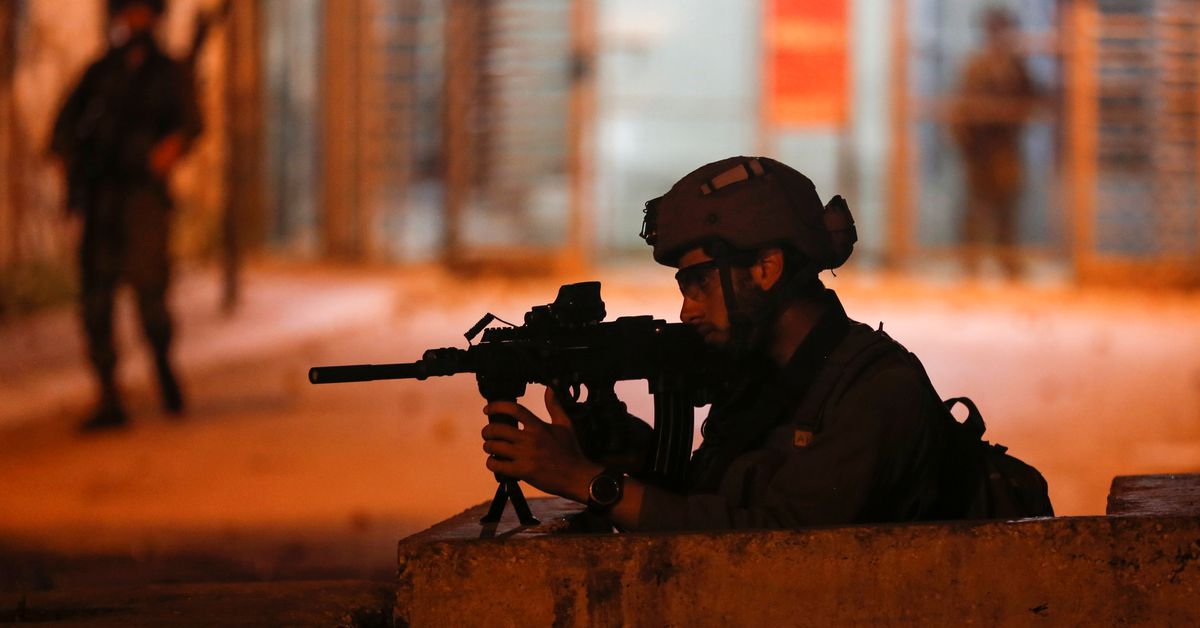 Scuffles in Jerusalem after Israeli-Palestinian Ramadan night clashes