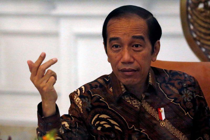 Indonesian president sends condolences to families of sunken submarine crew