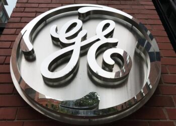 General Electric profit hit by slump in aviation business