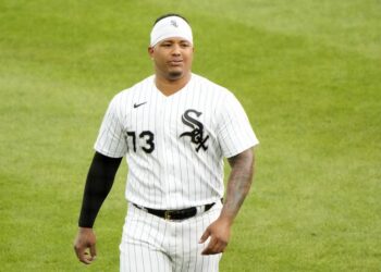 Tigers end skid with sloppy (5 errors) win over White Sox