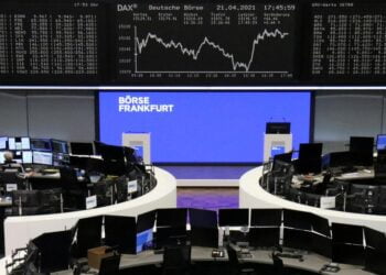 Earnings support European stocks ahead of GDP data