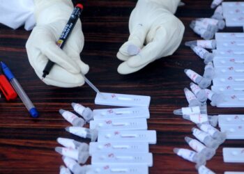 Former FDA commissioner said he’s ‘not sure’ about Biden’s India travel ban because COVID-19 variants are already in the US