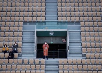 Up to 1000 fans per court at French Open