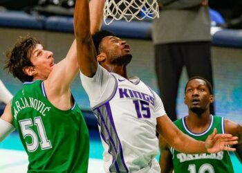 Buddy Hield, Kings surprise Mavericks