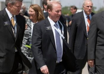 Meet Greg Abel, the 58-year-old Berkshire Hathaway vice chairman just tapped as Warren Buffett’s successor (BRK.A, BRK.B)