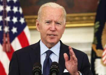 U.S. cases, vaccinations continue to drop as White House sets new inoculation goal