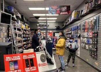 S&P lifts GameStop credit rating, helping push into e-commerce