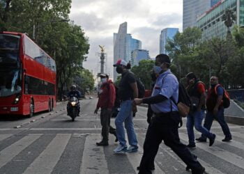 As COVID-19 cases fall, Mexican capital to allow open-air events