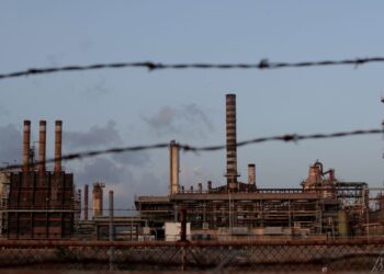 Limetree says no sulfur dioxide near plant, National Guard finds high levels