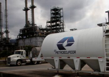 Ecuador indigenous protestors block access to Petroecuador oil field