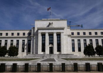 U.S. banks ready to start limiting balance sheet growth