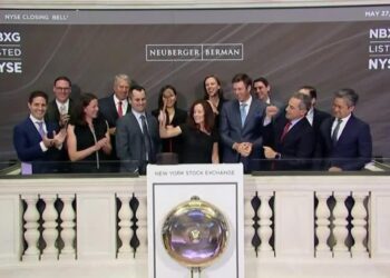 Wall Street ekes out gain as jobless claims fall