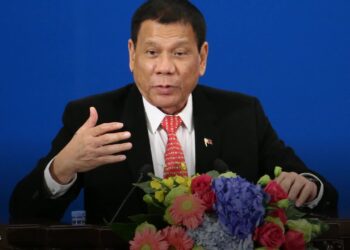 Philippine president argues with boxer Manny Pacquiao over South China Sea