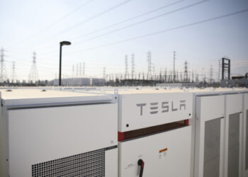Tesla’s solar and energy storage business rakes in $810M, finally exceeds cost of revenue