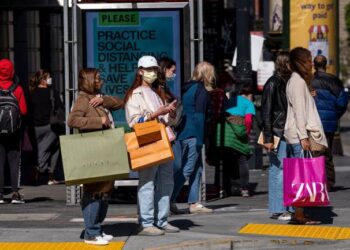 Consumer Confidence in U.S. Unexpectedly Rises for Sixth Month