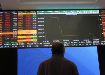 Emerging market investors worry about economic growth -HSBC poll