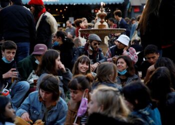 Euro zone rebounds strongly, inflation above ECB target