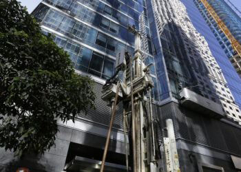 New sinking in tilting San Francisco high-rise halts repair