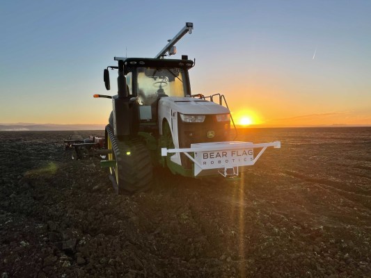 John Deere buys autonomous tractor startup Bear Flag Robotics