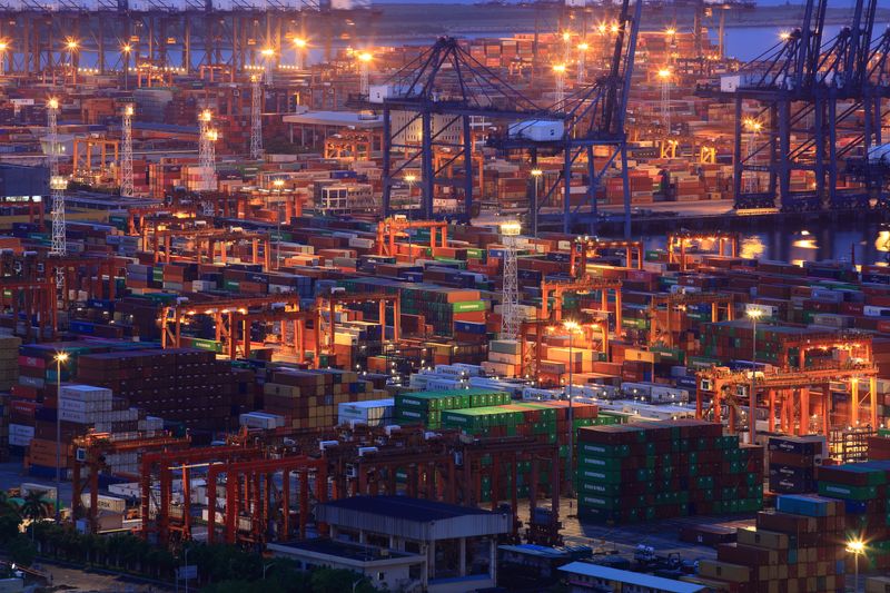 U.S. business groups call on President Biden to restart trade talks with China