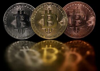 Bitcoin rises 7.07% to $47,587.38