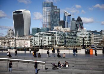 Banks expect London to remain a top financial centre, says survey