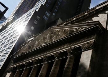 Dow, S&P 500 end with gains up after bumpy week, but Nike drags