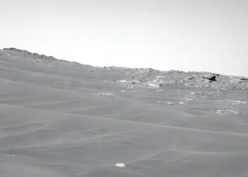 NASA Rover Captures Breathtaking Mars Landscape Photo You Can’t Miss