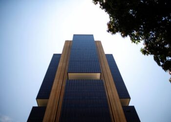 Brazil central bank sells $1 billion in surprise FX swap auction