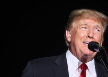 Trump tells GOP officials and donors he’s ‘not into golden showers’ and Melania didn’t ‘believe that one’