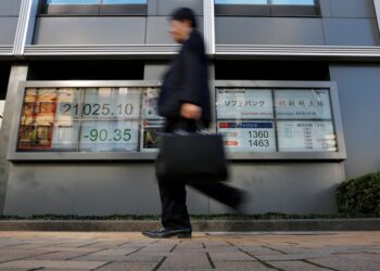 Asia stocks catch Wall St cheer but China caps gains