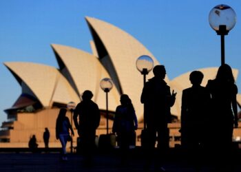 Australia core inflation speeds to 6-yr high in Q3, feeds rate fever