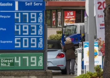 California Pump Prices Rise to Record Before Thanksgiving Break