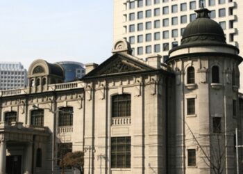 Bank of Korea Raises Rates Again, Sees Faster Inflation