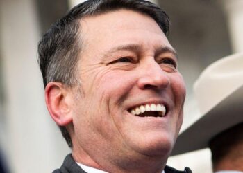 White House Doctor Who Raved About Trump’s Health Now Says Omicron Is Election Ruse