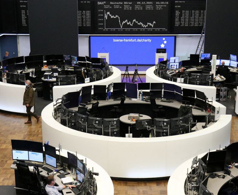 European stocks slip on Omicron worries, but post best week since March