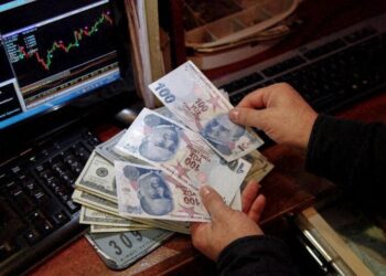 Lira extends week’s rally bolstered by Turkish state banks