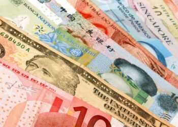 U.S. Consumer Spending Buffeted by Fastest Inflation in Decades