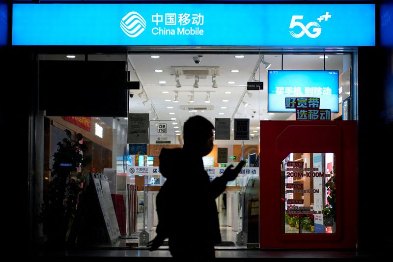 China Mobile shares edge higher in Shanghai debut