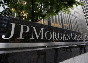 JPMorgan shares fall as mixed outlook sours profit beat