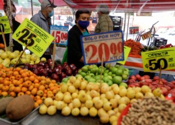 High inflation to stick this year, denting global growth: Reuters poll