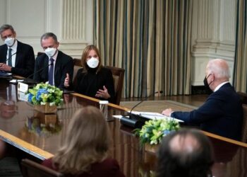 Without Musk, Biden Touts EV Push By Tesla Rivals At White House Forum