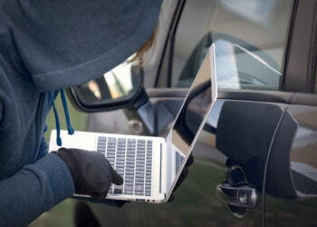 Teen hacker finds bug that lets him control 25+ Teslas remotely