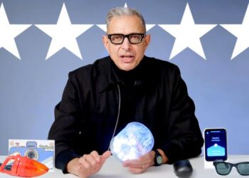Jeff Goldblum Tests Travel Gadgets