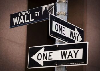 Wall Street struggles for direction as inflation worries linger